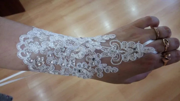 Hot Sale High Quality Write Fingerless Short Paragraph Elegant Rhinestone Bridal Wedding Gloves Wholesale Free Shipping